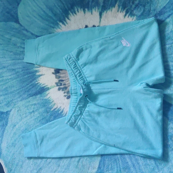 Nike sweatpants - Picture 2 of 3